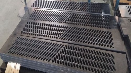 聚乙烯真空箱盖板：造纸脱水工艺背后的“耐磨守护者”