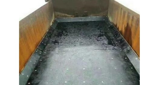 铺车底塑料板破解运输行业卸货难题