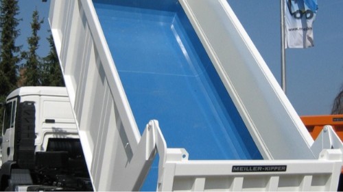 湿土矿粉卸不下？自卸车车厢滑板解决黏湿物料卸货难题